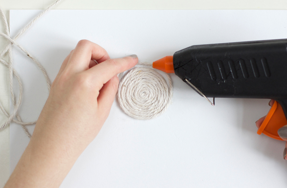 DIY: Tischunterlage aus Seilen | we love handmade