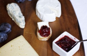 Camembert und Zwetschken-Chutney | we love handmade