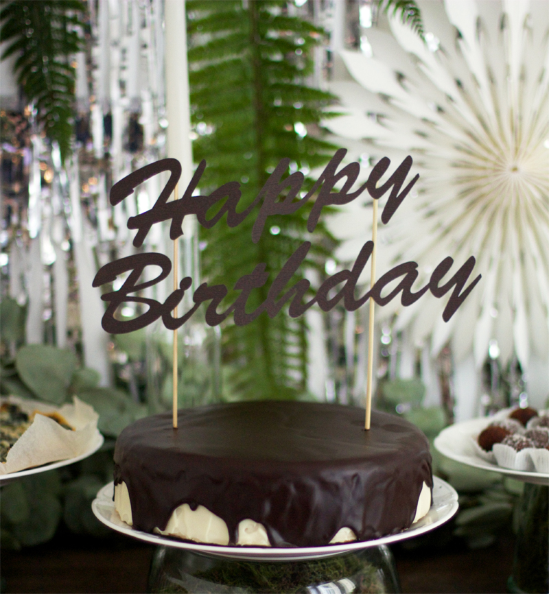 Birthday-Table: glutenfreie Karotten-Hollunder-Torte von Biskitty | we love handmade