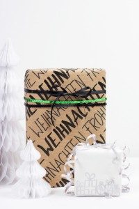 DIY: Geschenkpapier beschreiben | we love handmade