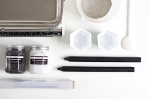 DIY: Zement-Kerzenhalter mit Pigmenten | we love handmade