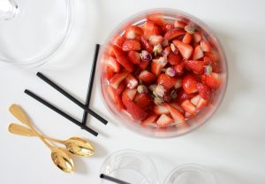 Erdbeer-Bowle ziehen lassen | welovehandmade