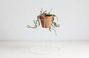 DIY: Blumenständer aus Lampenschirm | we love handmade