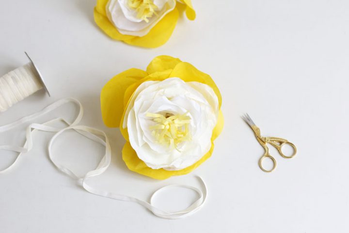 papierblumen zusammenbinden | we love handmade