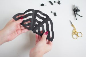 Spinnennetze aus Papier | we love handmade