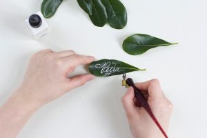 DIY: Tischkarten mit Kalligraphie | we love handmade