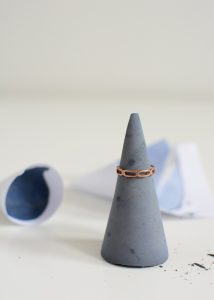 DIY: Zement-Ringhalter | we love handmade