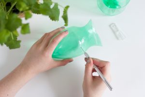 DIY: Kräutertopf aus Plastikflasche | we love handmade