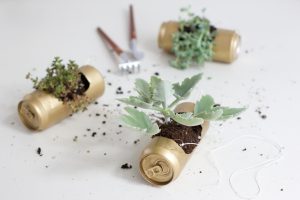 Blumenampel aus Dosen | we love handmade