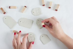 DIY: Clay-Anhänger bestempeln | we love handmade