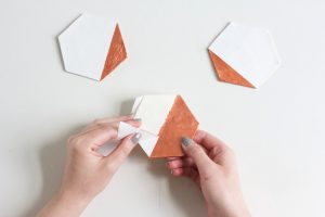 Hexagon-Untersetzer selber machen | we love handmade