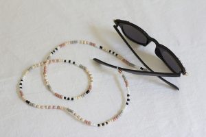 Brillenband aus Perlen | we love handmade