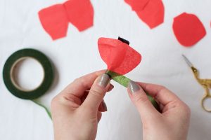 DIY: Mohn-Papierblumen | we love handmade