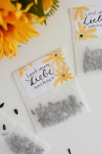 Gastgeschenk: DIY Sonnenblumen-Hochzeit | we love handmade