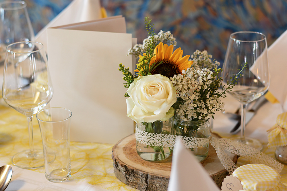 Blumen-Tischdeko-Idee: Wedding | we love handmade
