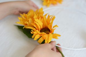 Blumenkranz für Hochzeit selber machen | we love handmade