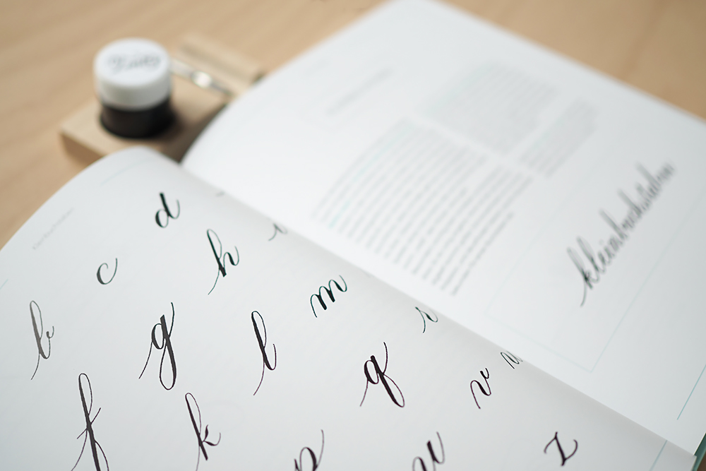 Buch: Moderne Kalligraphie von Natascha Safarik | we love handmade