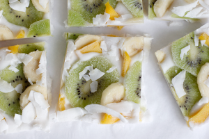 Rezept: Frozen Yogurt Bark vegan mit exotischen Früchten | we love handmade