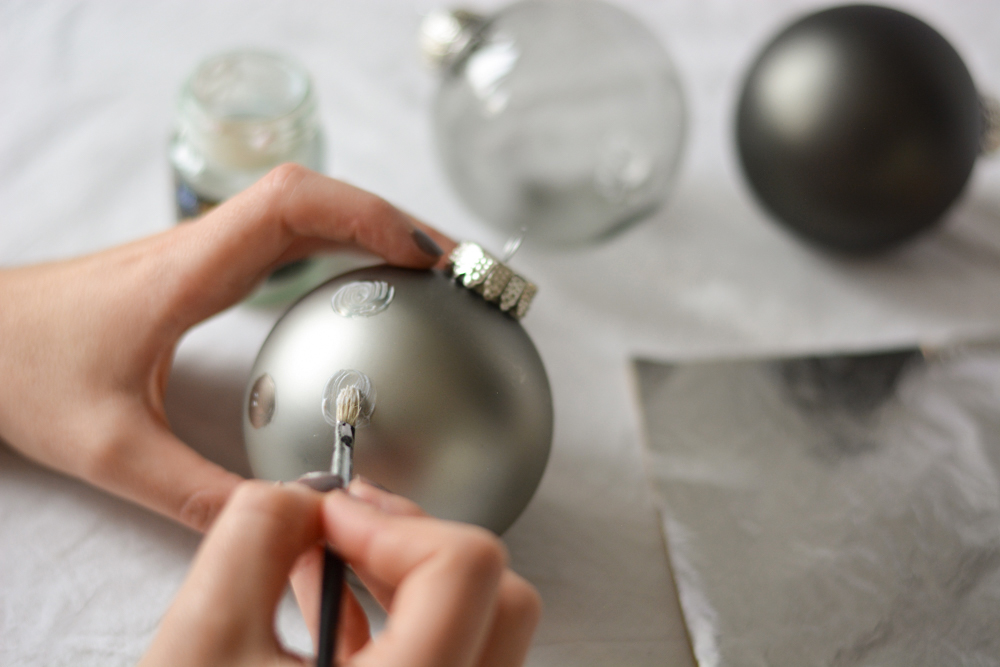 DIY: Weihnachtsbaumkugeln gestalten | we love handmade