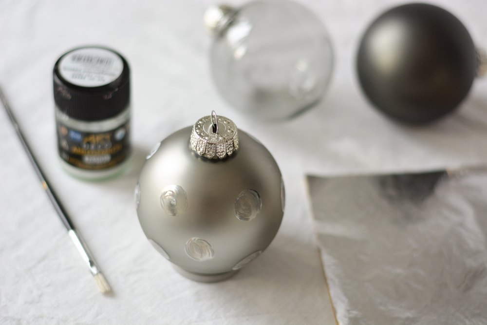 Weihnachtsbaumkugeln mit Silbermetall | we love handmade