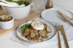 Couscous-Spinat-Salat mit Topinambur und pochiertem Ei | we love handmade