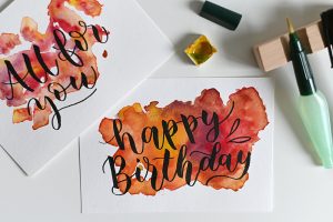 Brush Lettering mit Aquarell-Hintergrund | we love handmade