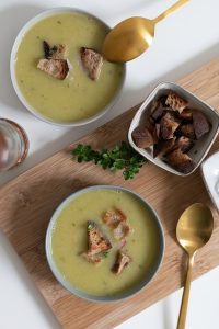 Knoblauchsuppe mit Jungknoblauch vegan | we love handmade