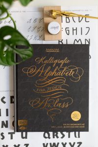 Kalligraphie-Alphabete: Buchtipp | we love handmade