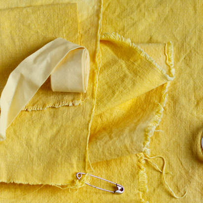 DIY: Stoff und Eier mit natürlichen Materialien färben | we love handmade