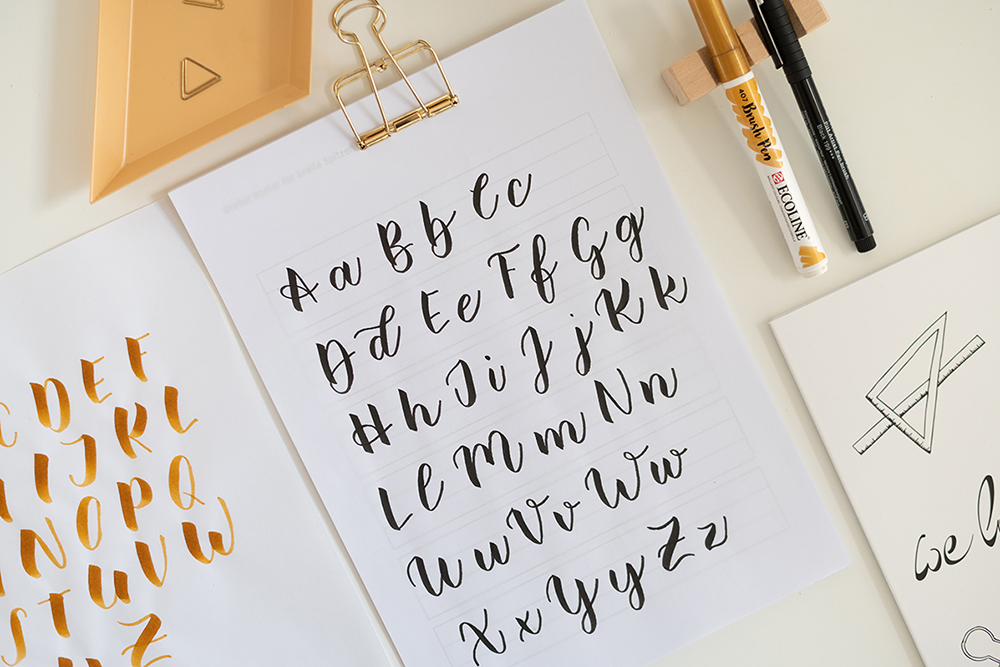 Buchstabenvariationen Brush Lettering | we love handmade