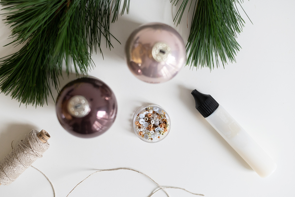 Weihnachtsbaumkugeln mit Perlen: DIY | we love handmade