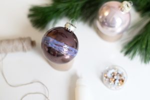 Weihnachtsbaumkugeln mit Perlen: Upcycling | we love handmade