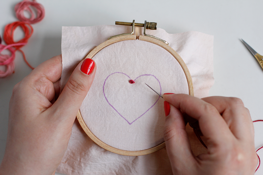 DIY: Herz-Stickbild mit Knötchenstich | we love handmade