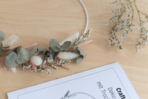 Deko-Kranz mit Trockenblumen | we love handmade