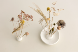 DIY: Trockenblumen-Display aus Modelliermasse oder Clay selber machen | we love handmade