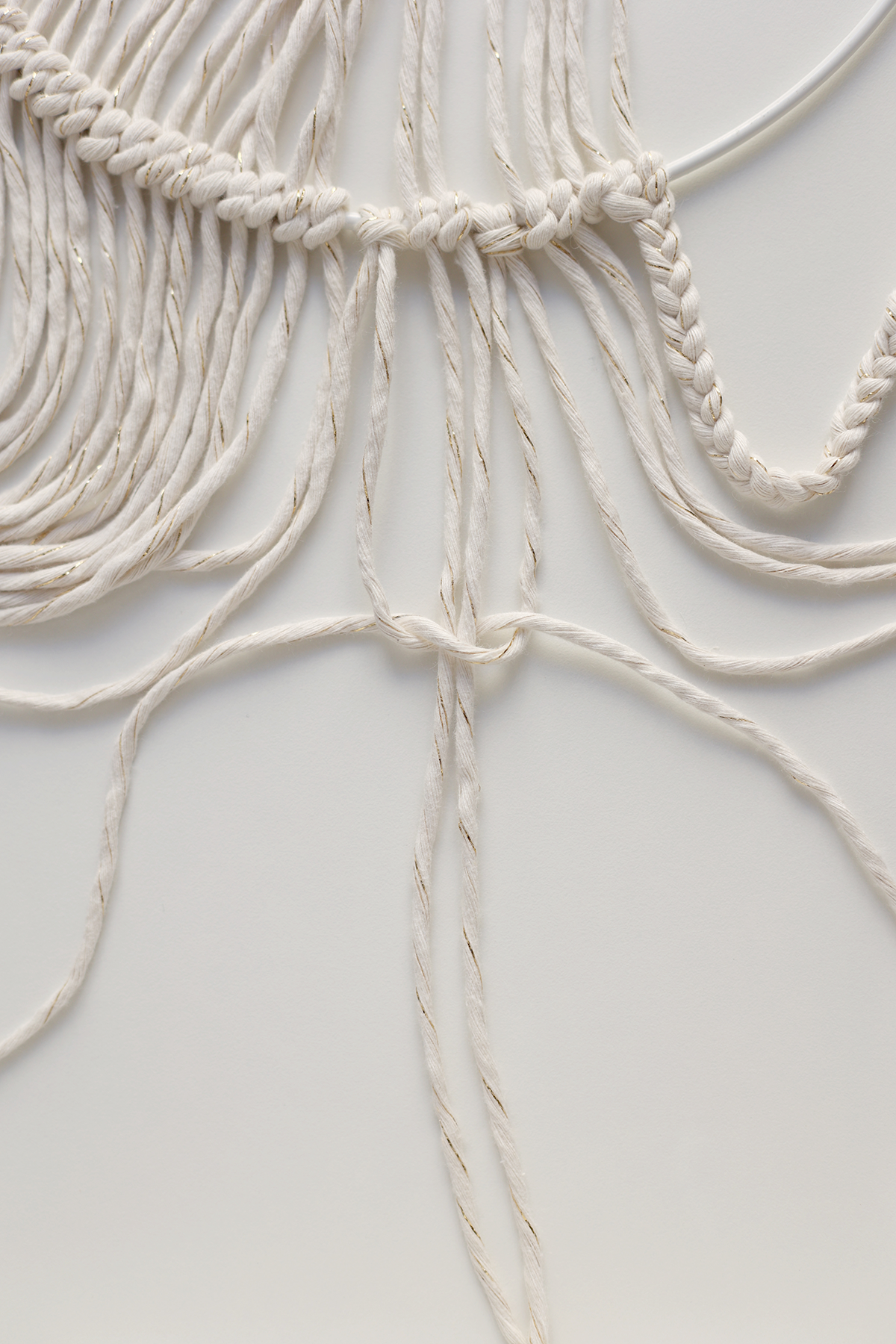 DIY: Makramee-Traumfänger - Anleitung für einen rechtsgedrehten Spiralknoten oder Helixknoten  | we love handmade