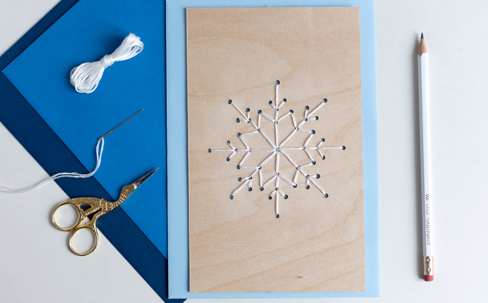DIY: Sticken auf Holz - Schneeflocke sticken | we love handmade