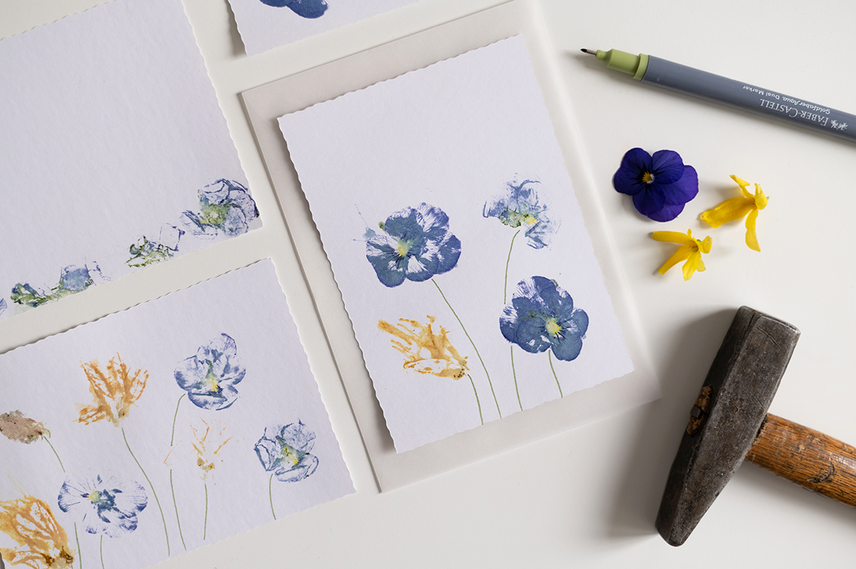Karten mit Blumendruck: Muttertags-DIY | we love handmade