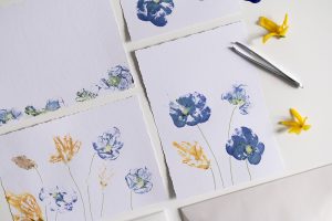 Karten mit Blumendruck Selbermachen | we love handmade