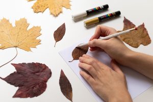 Herbstblätter bemalen | we love handmade