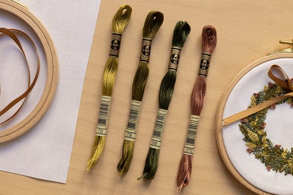 Craft Kit: Stick-Kit "Kranz" - DMC Stickgarne | we love handmade
