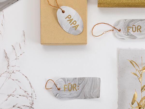 DIY: Geschenkanhänger - Papier marmorieren | we love handmade
