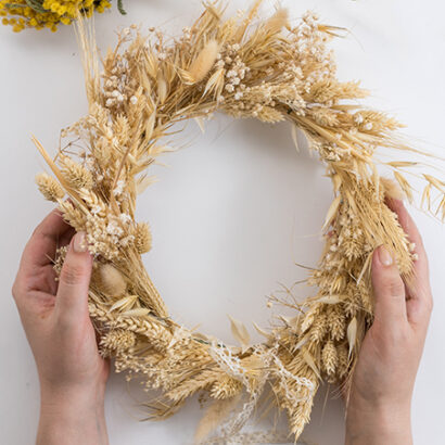 DIY: Trockenblumenkranz binden als Wandkranz | we love handmade
