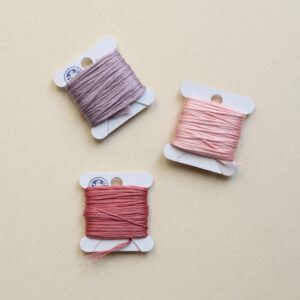 DMC Garnwickelkarten mit aufgewickeltem Stickgarn – Bobbins 56er | we love handmade