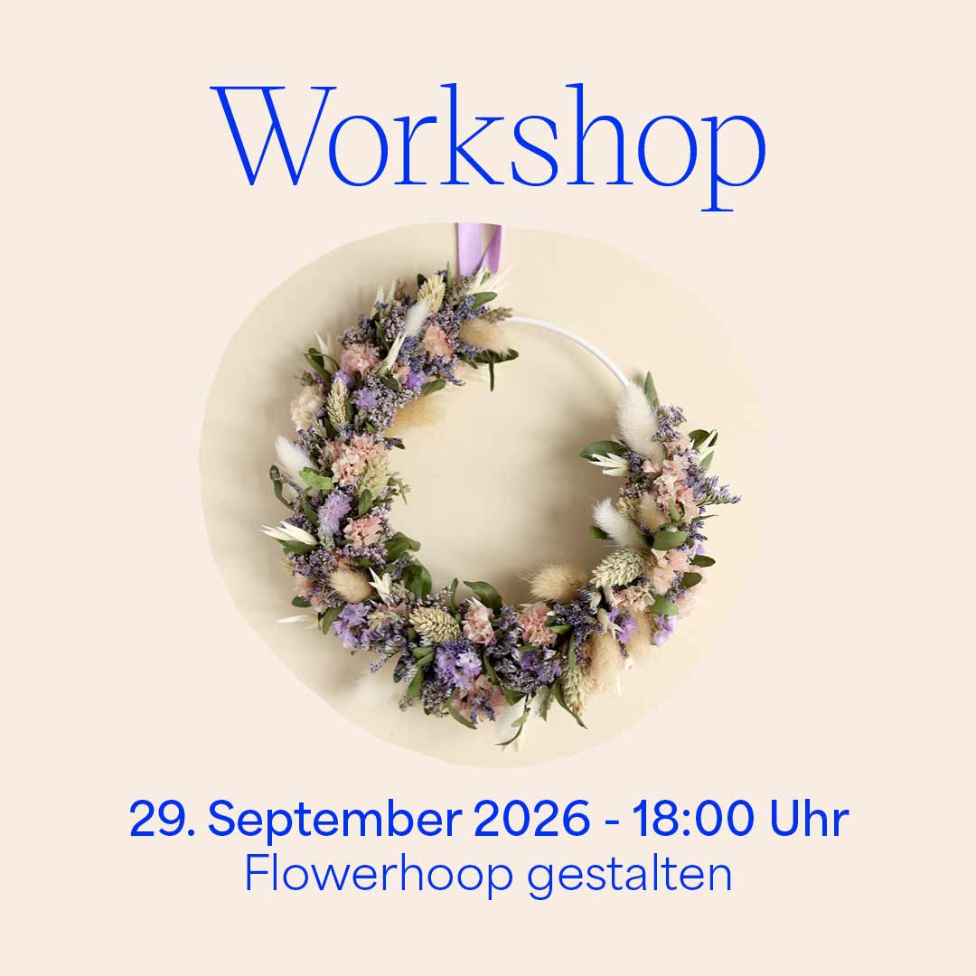 Grafik für den we love handmade Flowerhoop Workshop am 29. September 2026. Ein eleganter Metallring ist üppig mit bunten Trockenblumen in Rosa, Violett und Naturtönen gebunden. Darüber steht 'Workshop' und darunter '29. September 2026 - 18:00 Uhr Flowerhoop gestalten'.